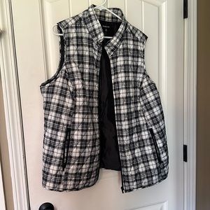 Ladies Black Plaid Puffer Vest Relativity 3X